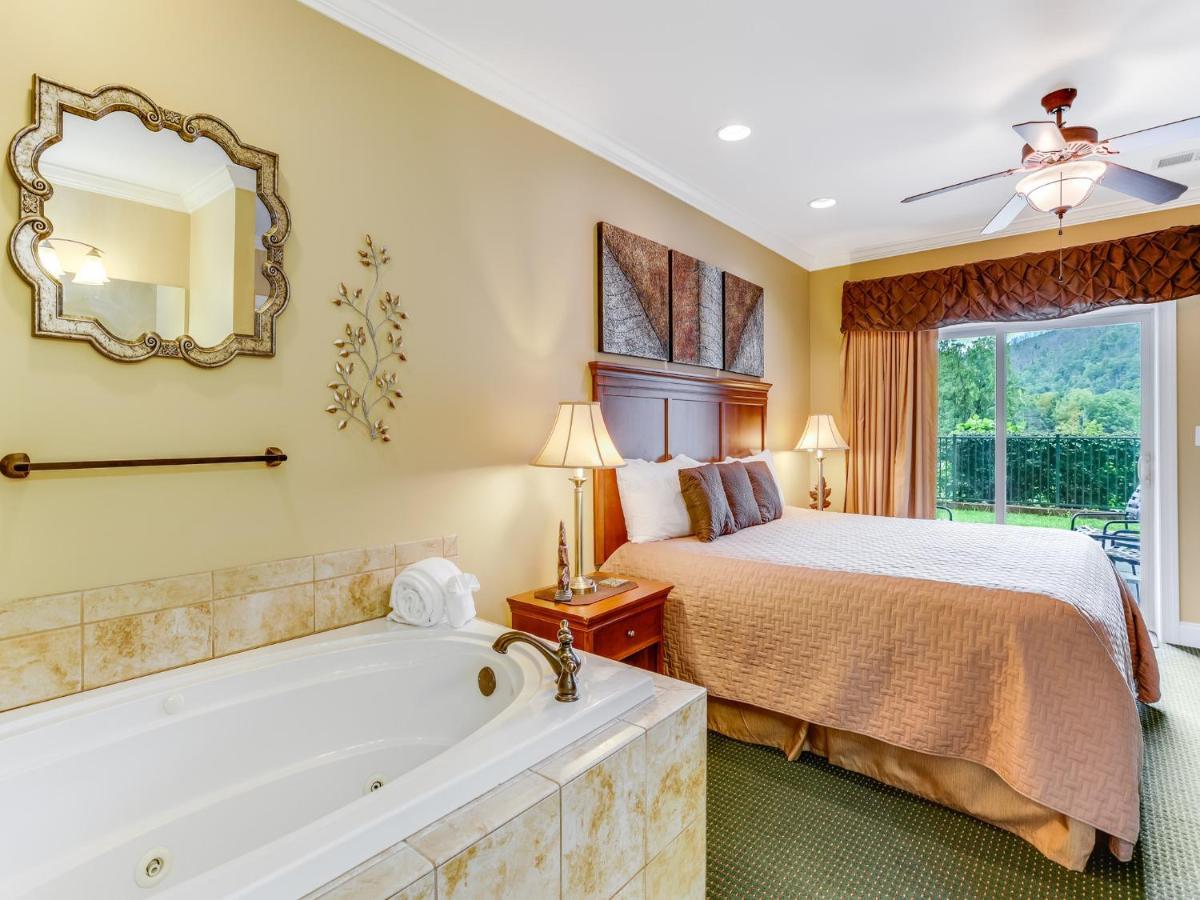 Downtown Delight, 2 Bedrooms, Pool, Hot Tub, Sleeps 6 جاتلينبرج المظهر الخارجي الصورة