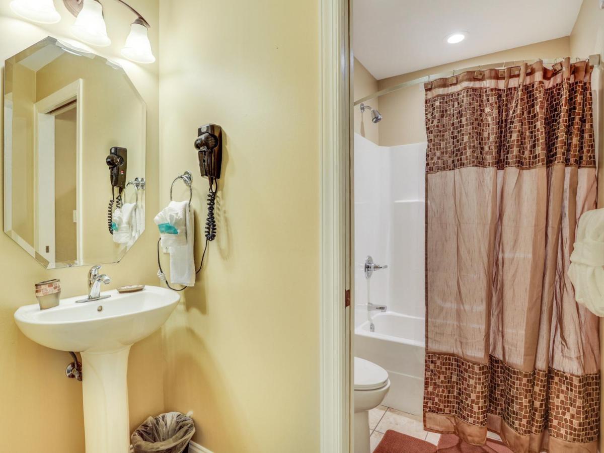 Downtown Delight, 2 Bedrooms, Pool, Hot Tub, Sleeps 6 جاتلينبرج المظهر الخارجي الصورة