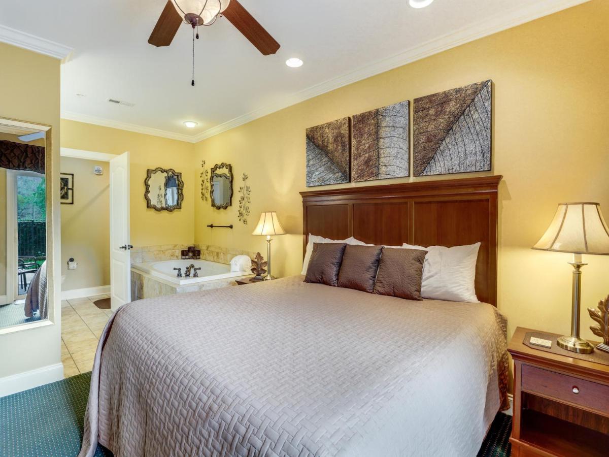 Downtown Delight, 2 Bedrooms, Pool, Hot Tub, Sleeps 6 جاتلينبرج المظهر الخارجي الصورة